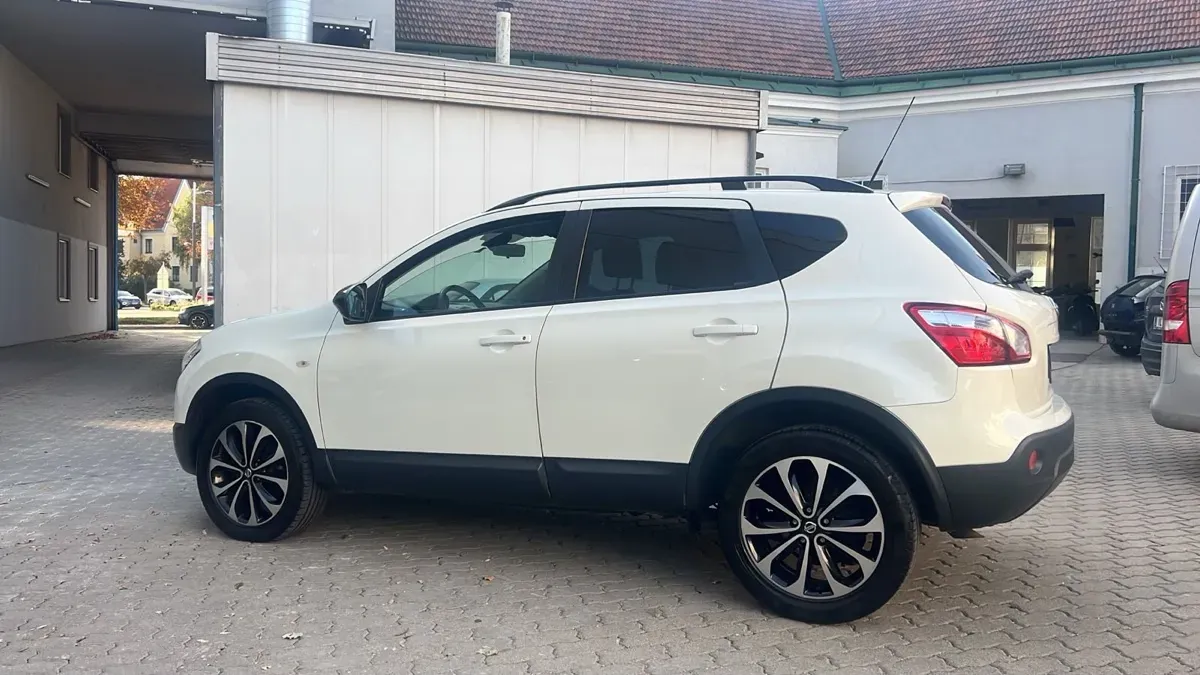 Nissan Qashqai 2013 photo 2
