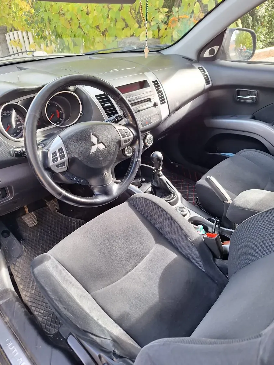 Mitsubishi Outlander 2008 photo 2