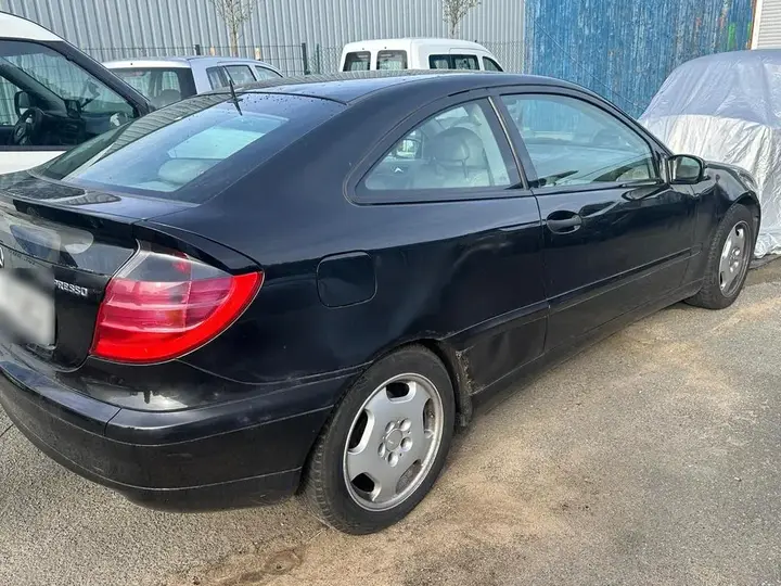 Mercedes-Benz C200