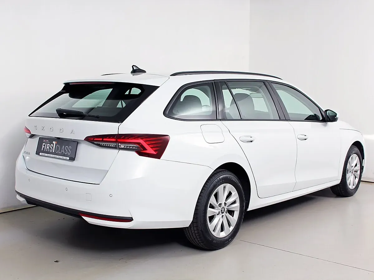 Skoda Octavia 2025 photo 2