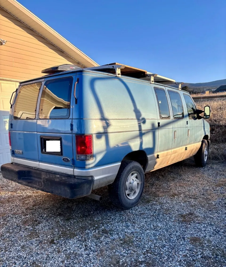 Ford Econoline E-250 2010 photo 4