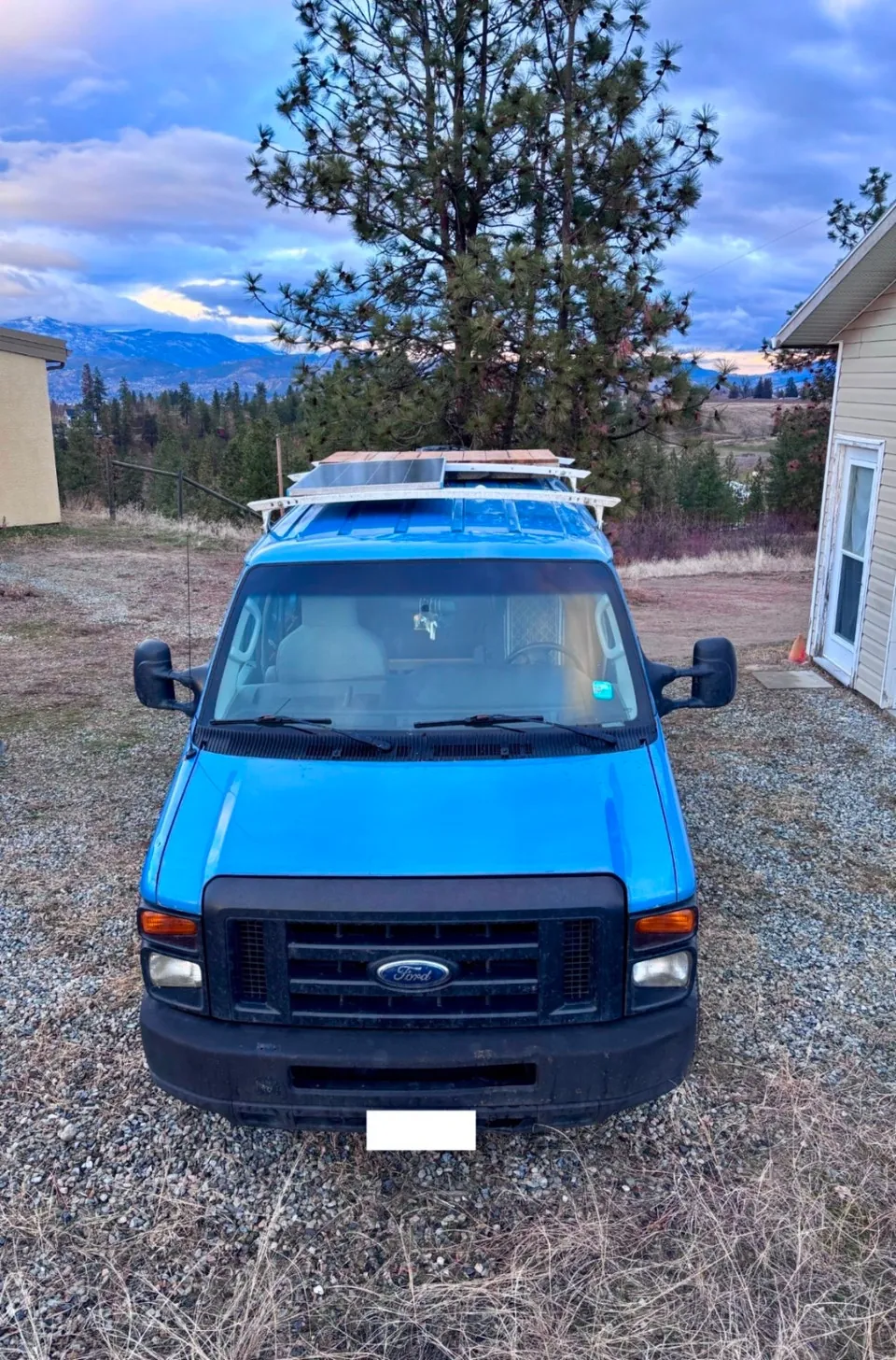 Ford Econoline E-250 2010 photo 3