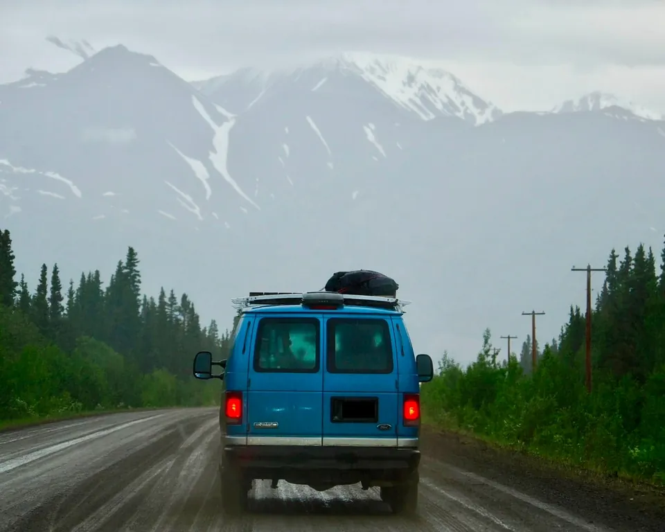 Ford Econoline E-250 2010 photo 2