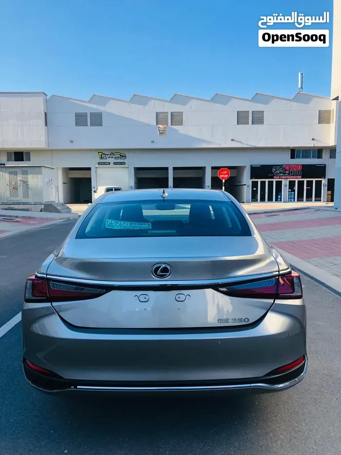 Lexus Es250 2021 photo 2