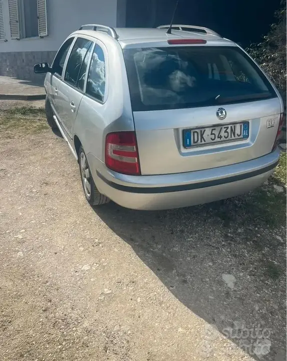 Skoda Fabia 2007 photo 2