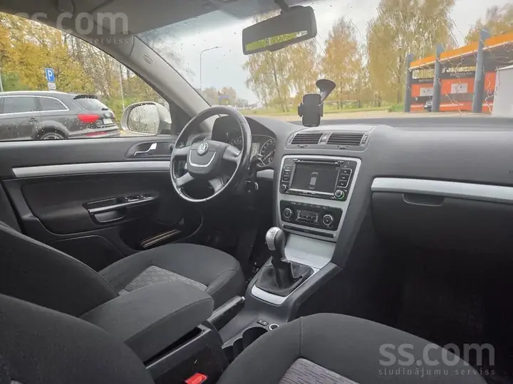 Skoda Octavia 2010 photo 5