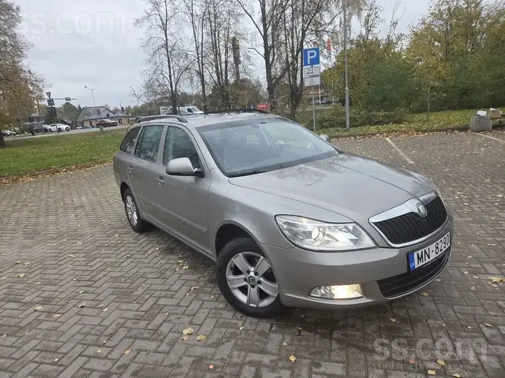 Skoda Octavia 2010 photo 2