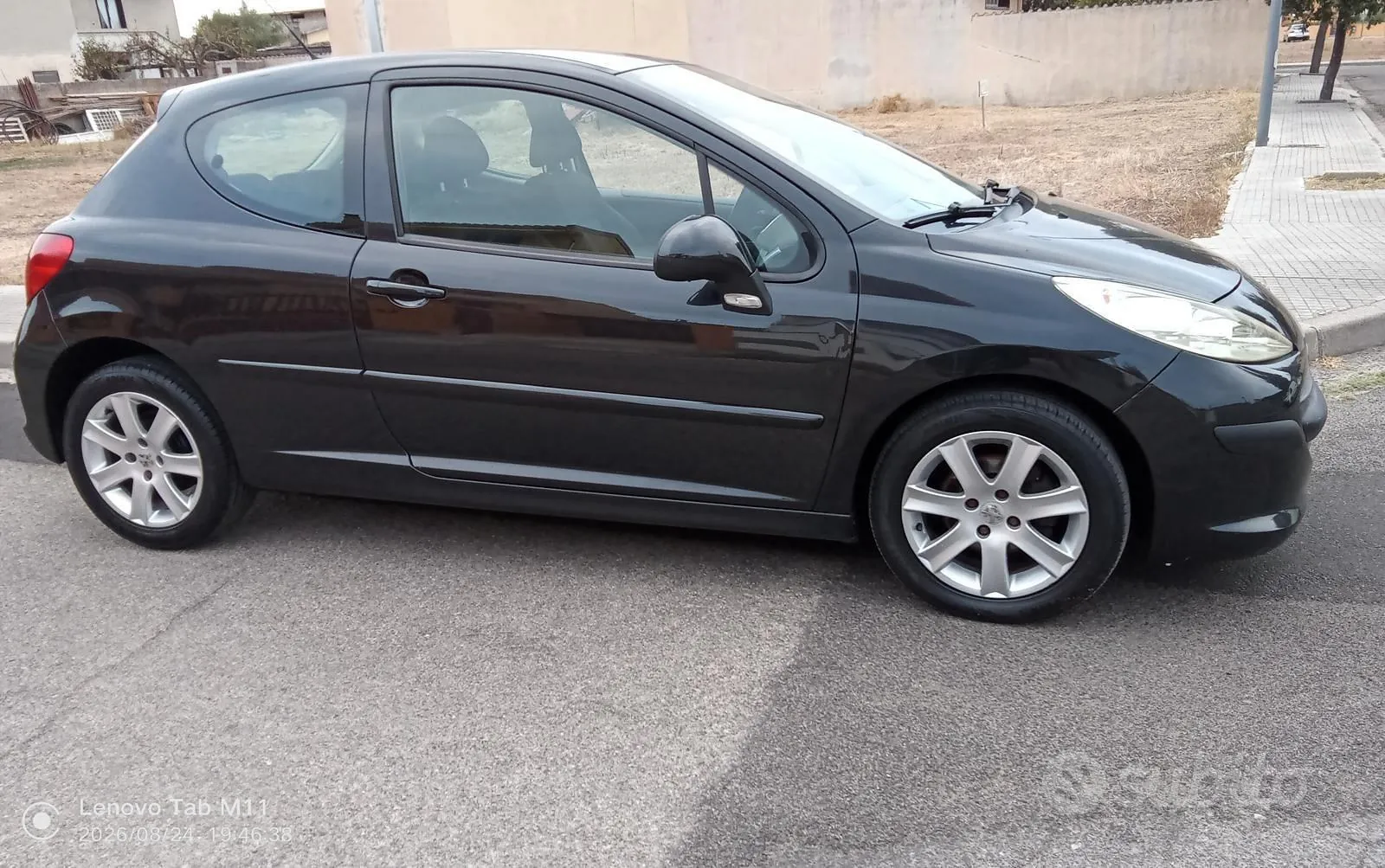 Peugeot 207 2008 photo 2