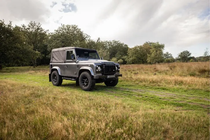 Land Rover Defender 2015 photo 2