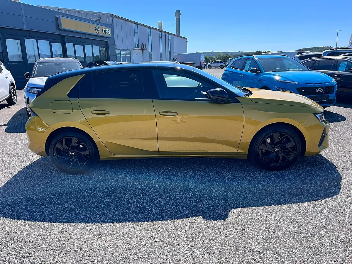 Opel Astra 2023 photo 2