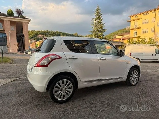 Suzuki Swift 2012 photo 5