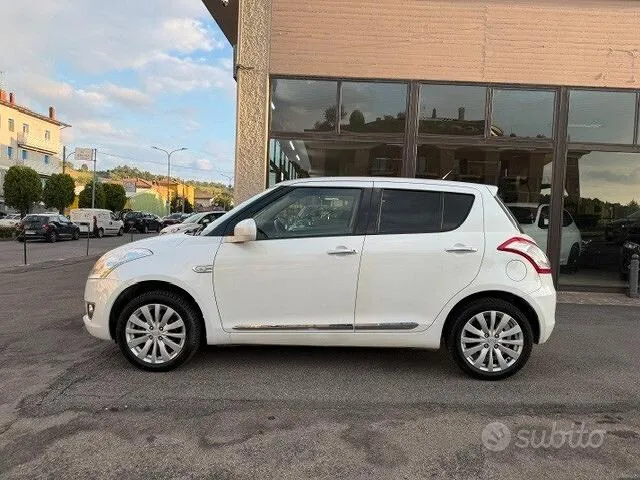Suzuki Swift 2012 photo 2