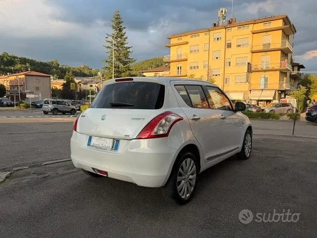 Suzuki Swift 2012 photo 4