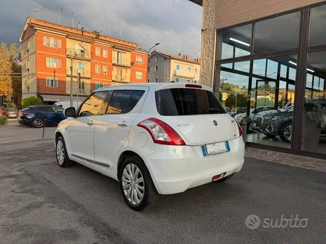 Suzuki Swift 2012 photo 3