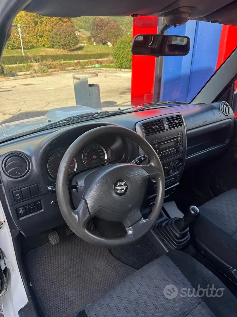 Suzuki Jimny 2010 photo 5