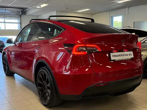 Tesla Model Y 2021 photo 2