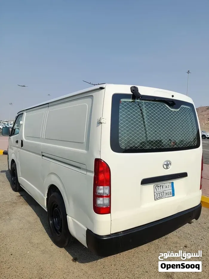 Toyota Hiace 2014 photo 4