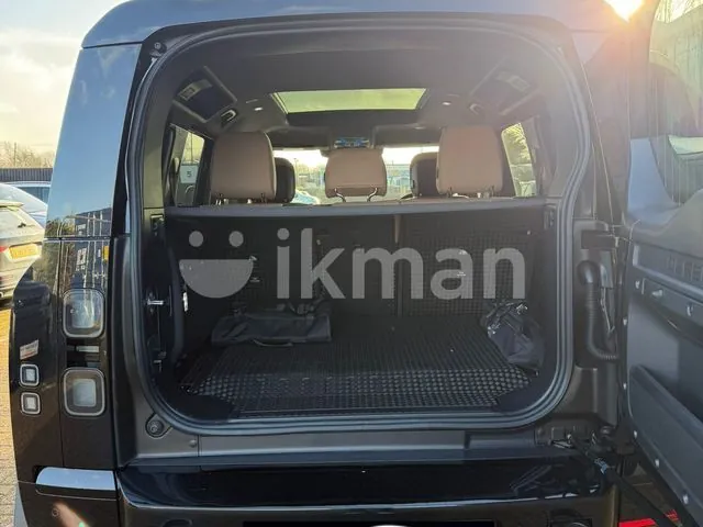 Land Rover Defender 2026 photo 5