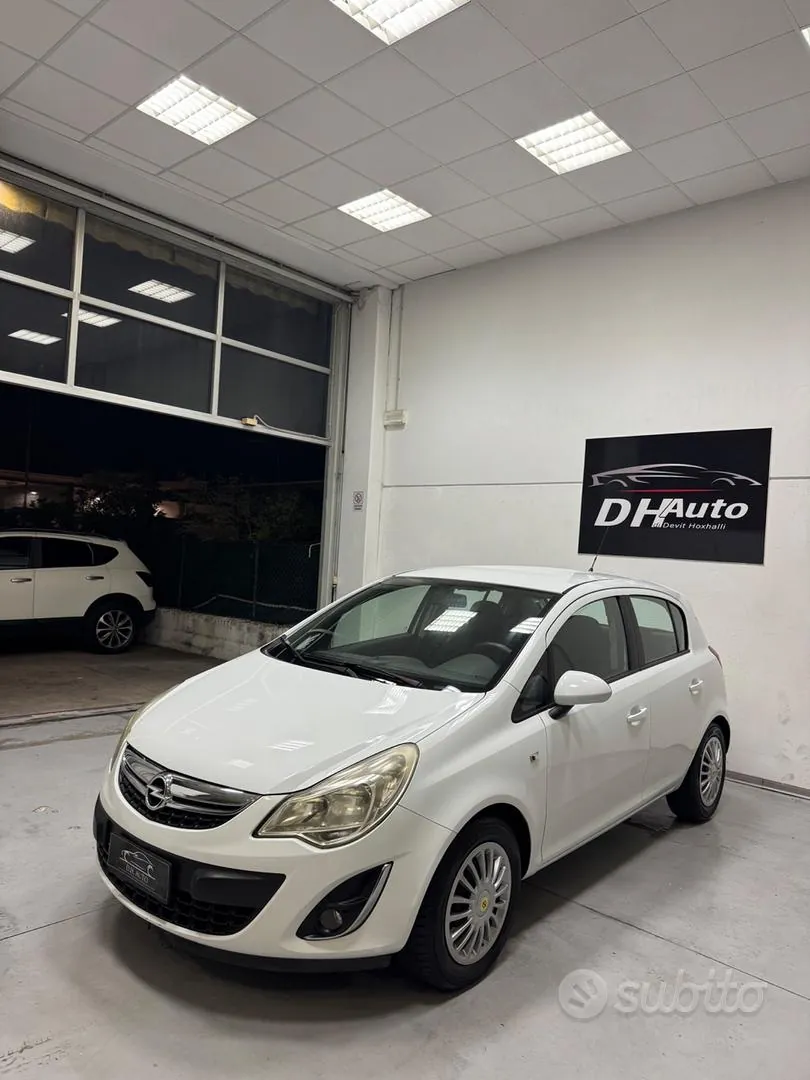 Opel Corsa 2011 photo 2