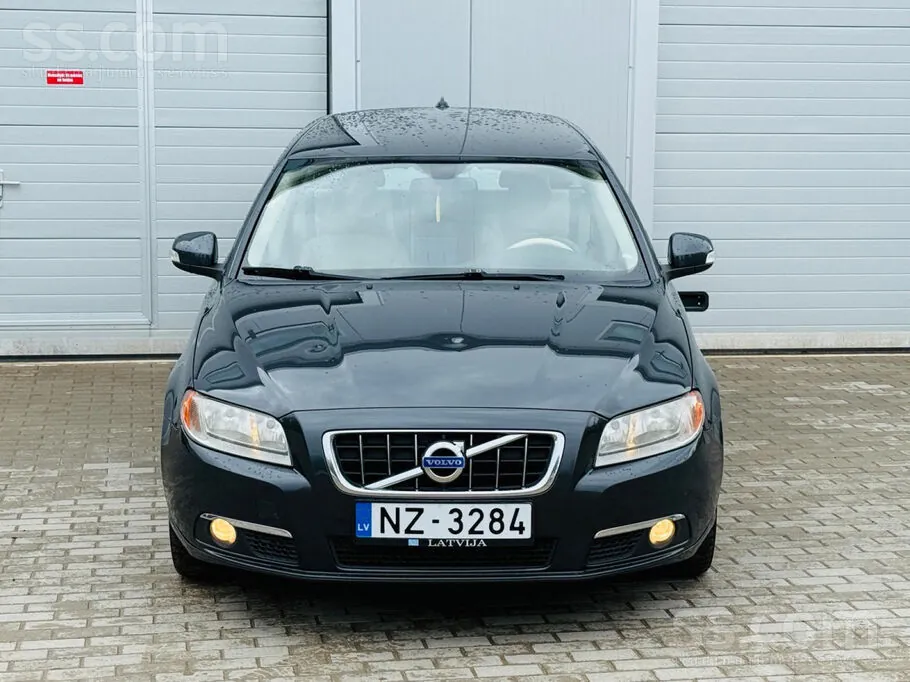 Volvo V70 2010 photo 2