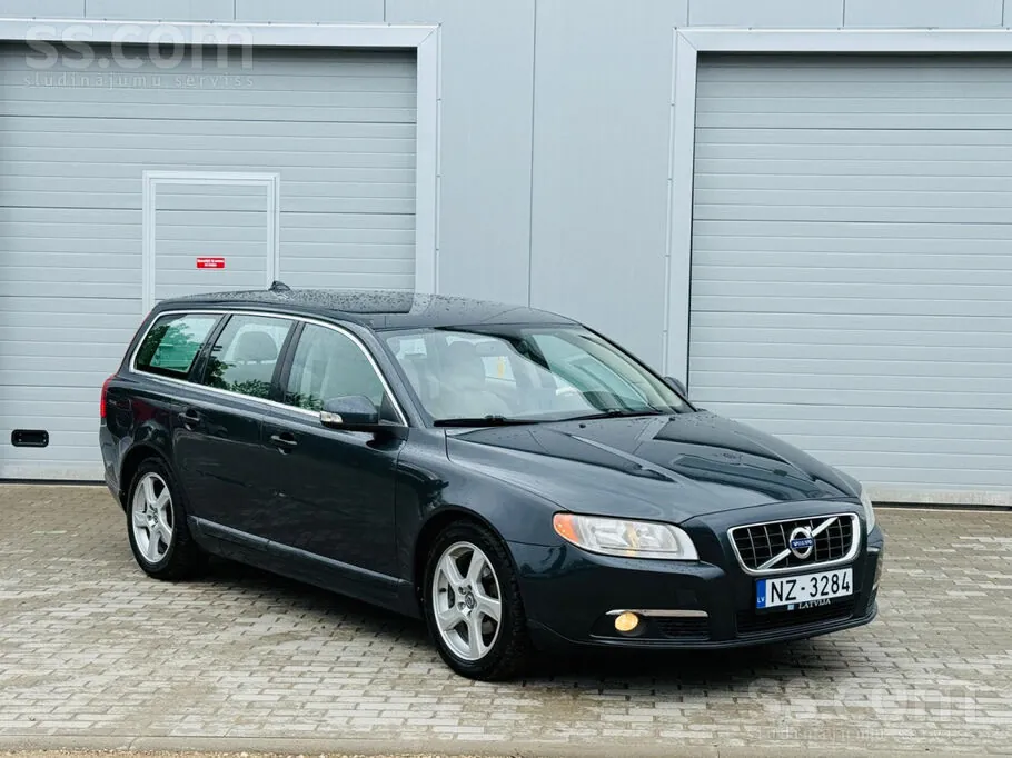 Volvo V70 2010 photo 3