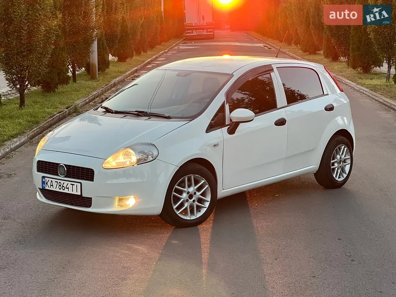 Fiat Grande Punto 2011 photo 3