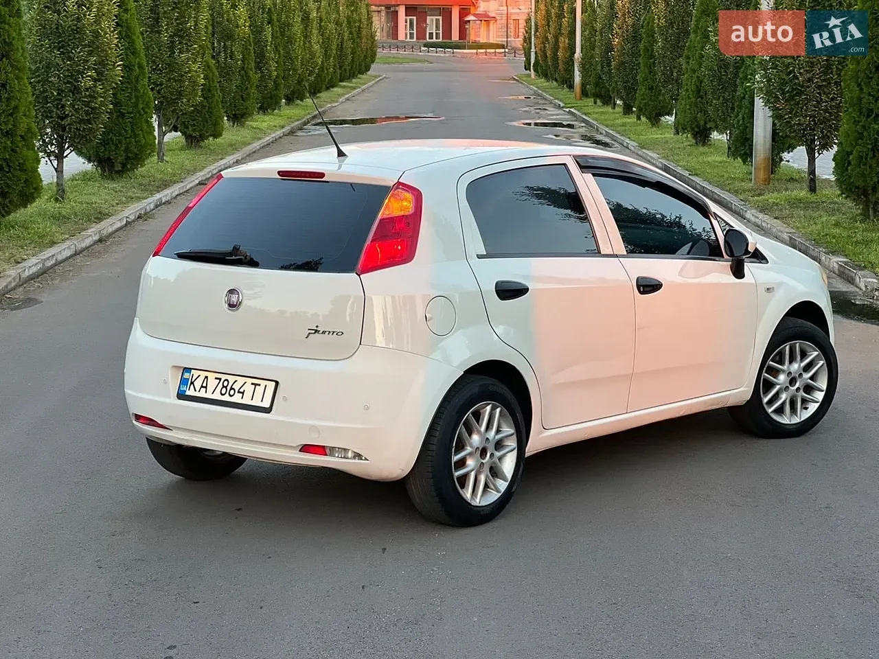Fiat Grande Punto 2011 photo 5