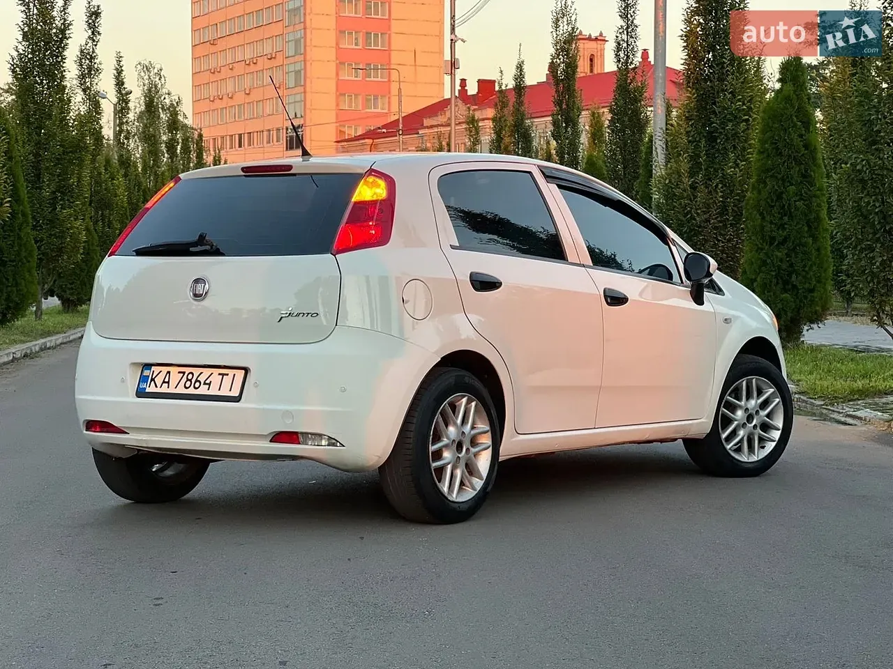 Fiat Grande Punto 2011 photo 4