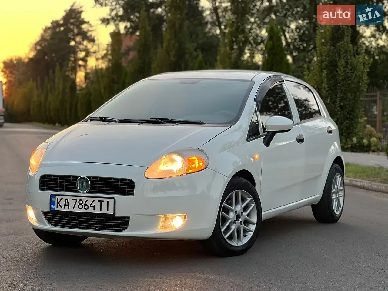 Fiat Grande Punto 2011 photo 2