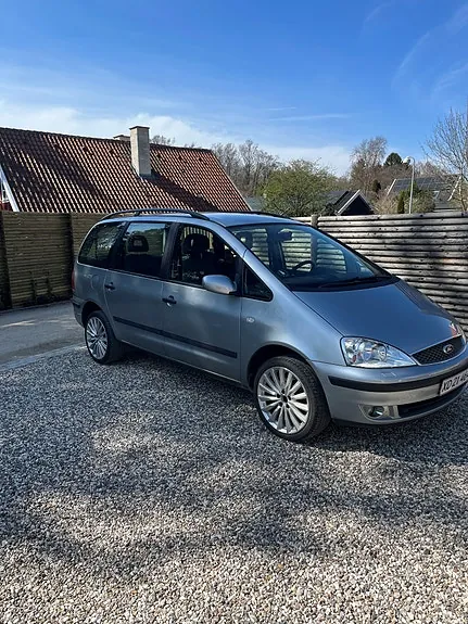 Ford Galaxy 2004 photo 2