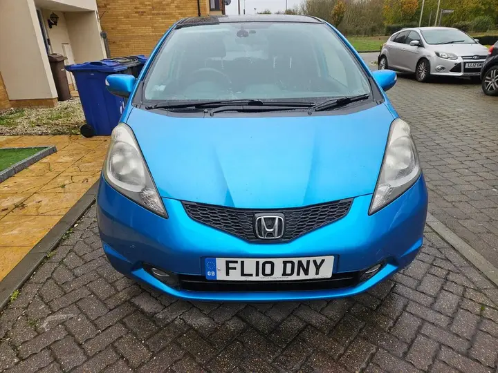 Honda Jazz 2010 photo 2