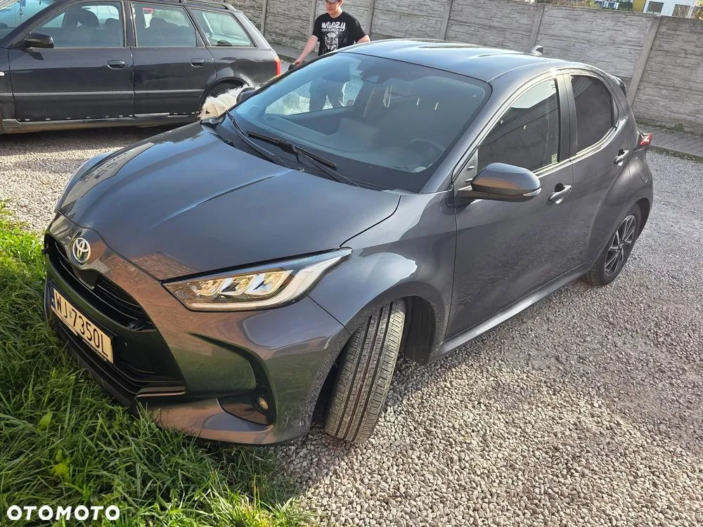 Toyota Yaris 2022 photo 2
