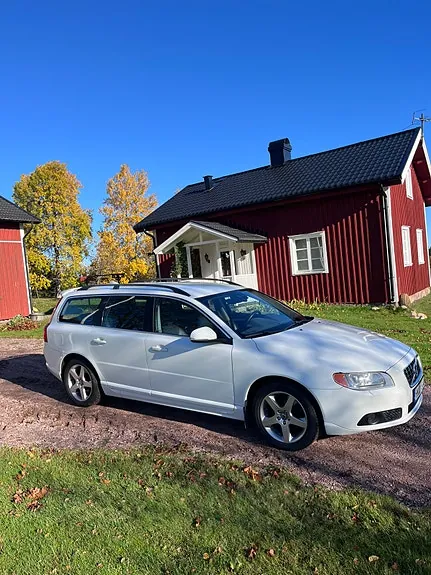 Volvo V70 2012 photo 2