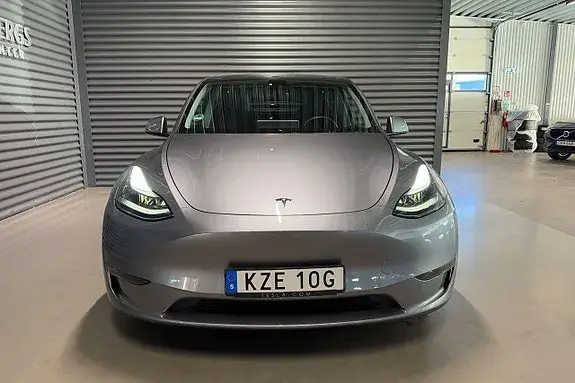 Tesla Model Y 2023 photo 2