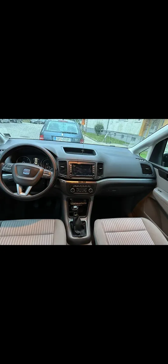 Seat Alhambra 2011 photo 2