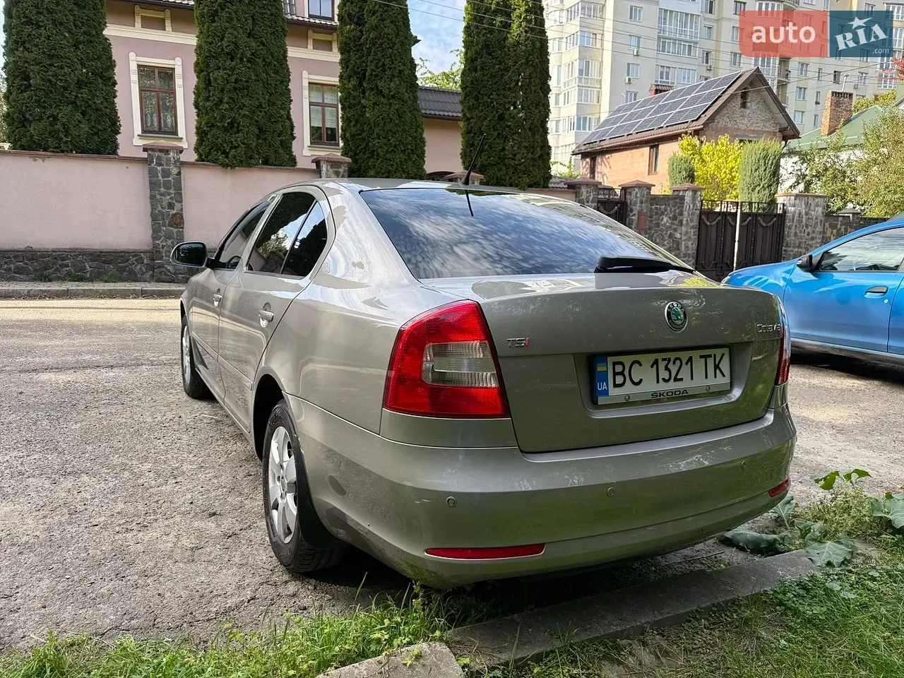 Skoda Octavia 2011 photo 2