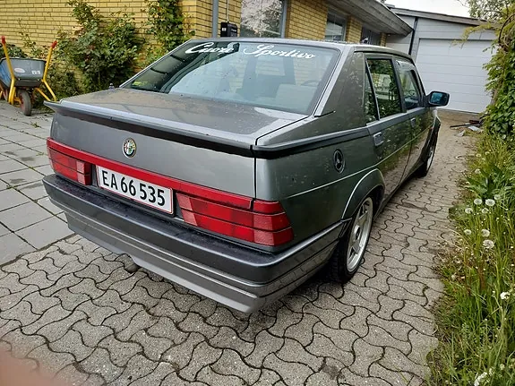 Alfa Romeo 75 1989 photo 4