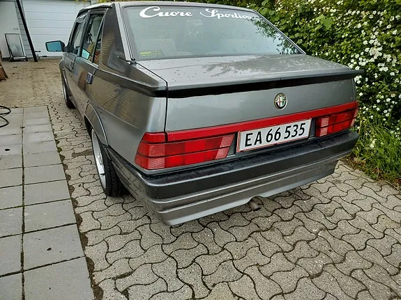 Alfa Romeo 75 1989 photo 3