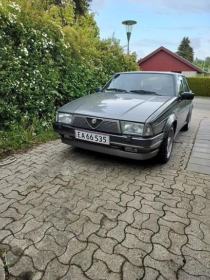 Alfa Romeo 75 1989 photo 2