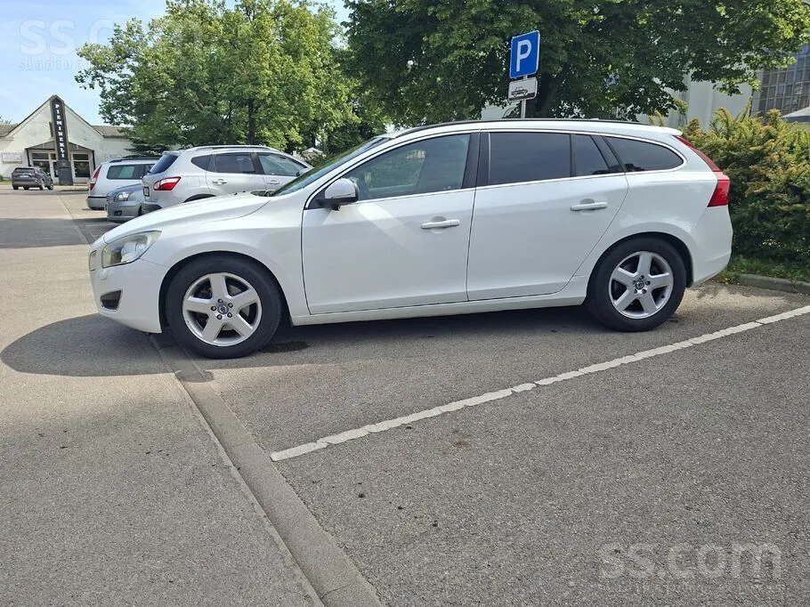 Volvo V60 2012 photo 2