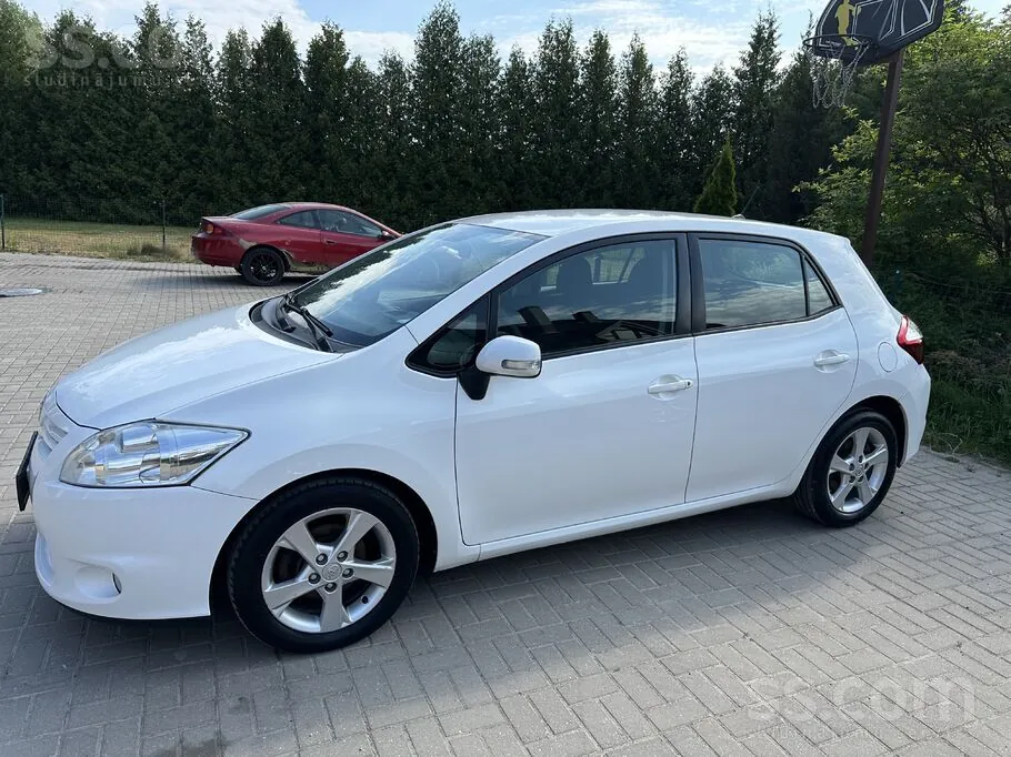 Toyota Auris 2012 photo 3