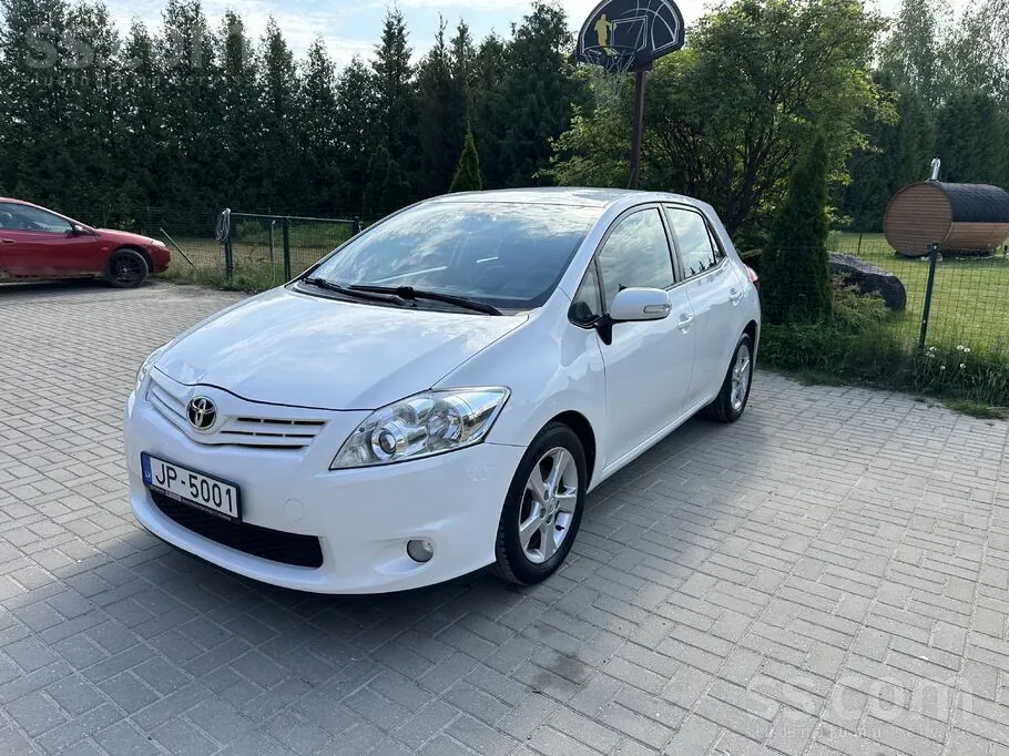 Toyota Auris 2012 photo 2