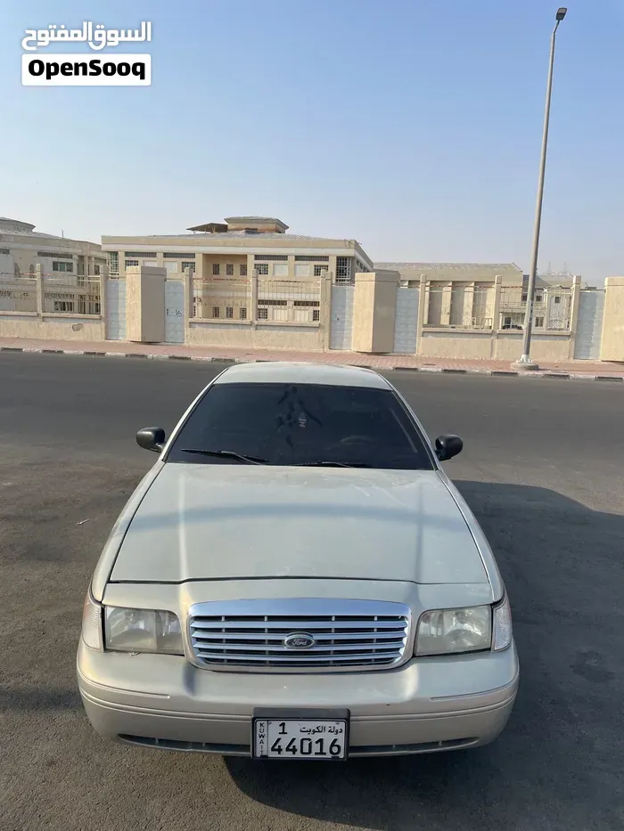 Ford Crown Victoria 2008 photo 5