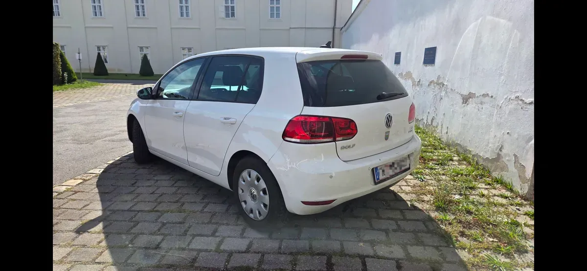 Volkswagen Golf 2010 photo 2