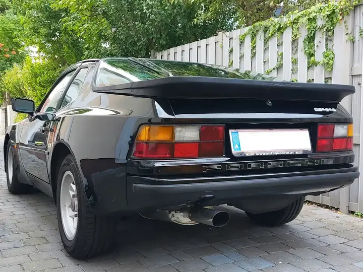 Porsche 944 1984 photo 2