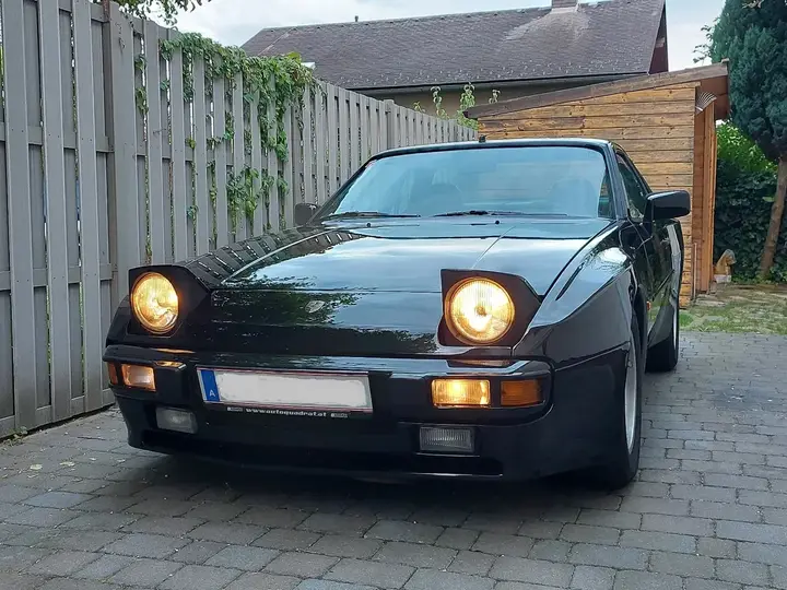 Porsche 944