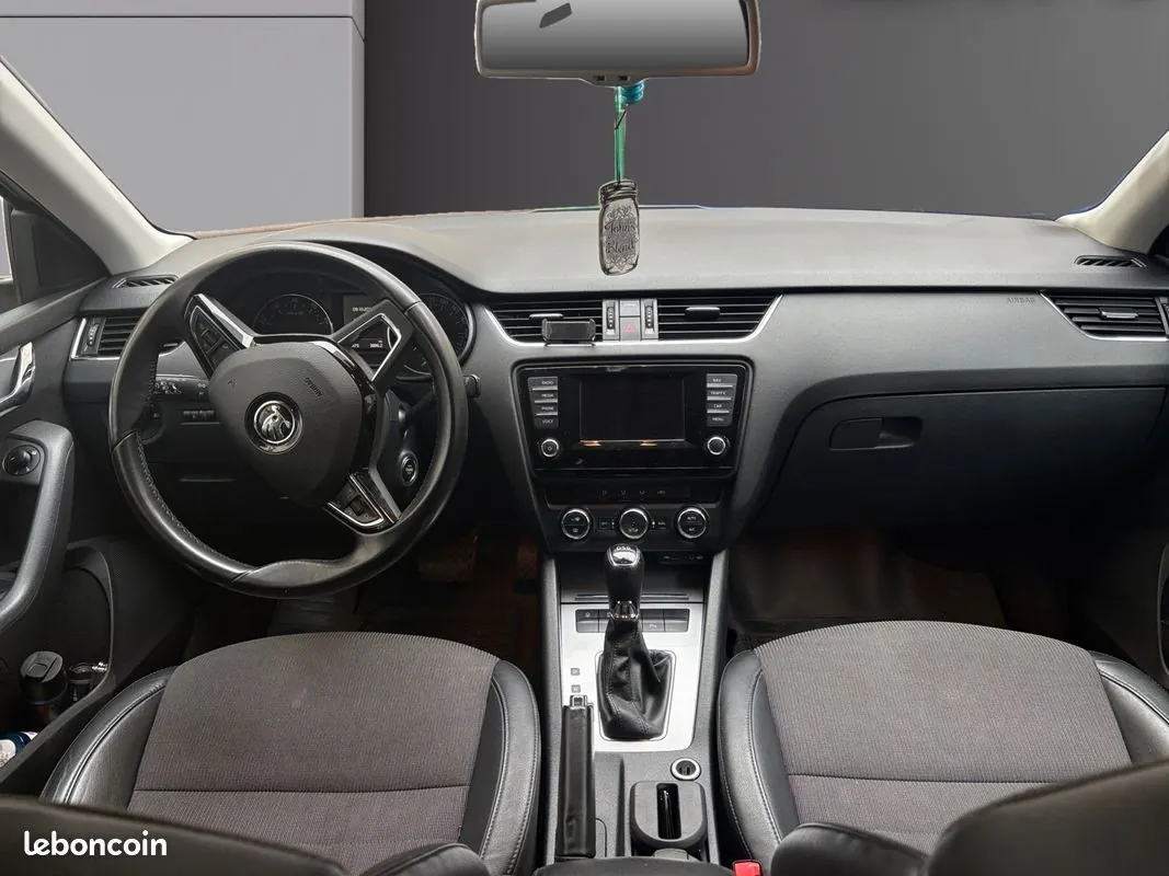 Skoda Octavia 2013 photo 2