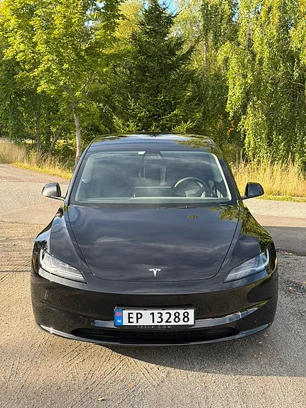 Tesla Model 3 2025 photo 2