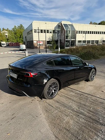 Tesla Model 3 2025 photo 5