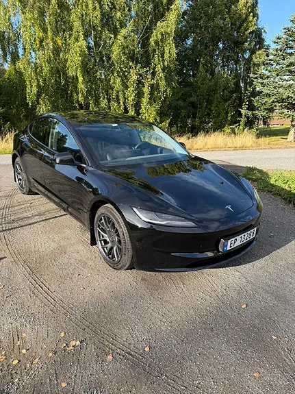 Tesla Model 3 2025 photo 3